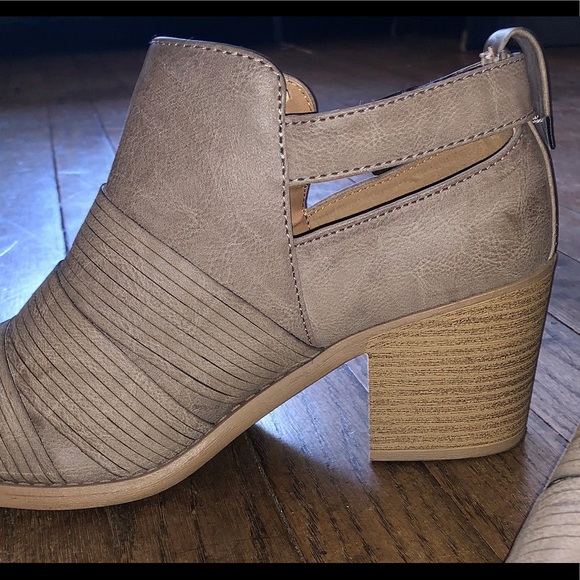 low ankle booties - Picture 3 of 4